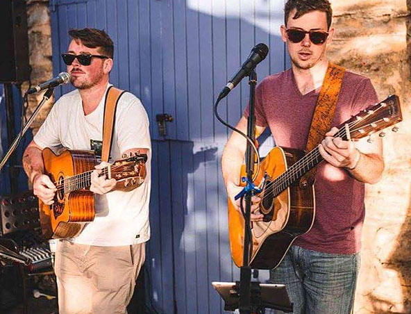 Acoustic Duo Perth - Jesse and Taylor - Musicians Entertainers